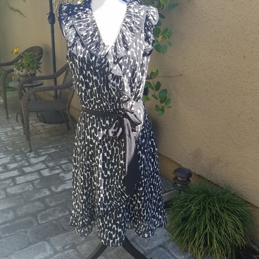 Summer dress in black and white print.